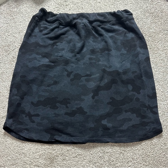 Sundry for Evereve Causal Skirt - Picture 2 of 6